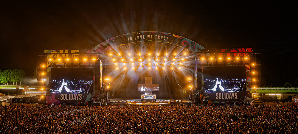 Concept K Lights Solidays Main Stage With 100 SŌL I Blinders